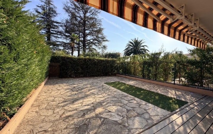 Appartement P3   GRASSE  82 m2 1 650 € 